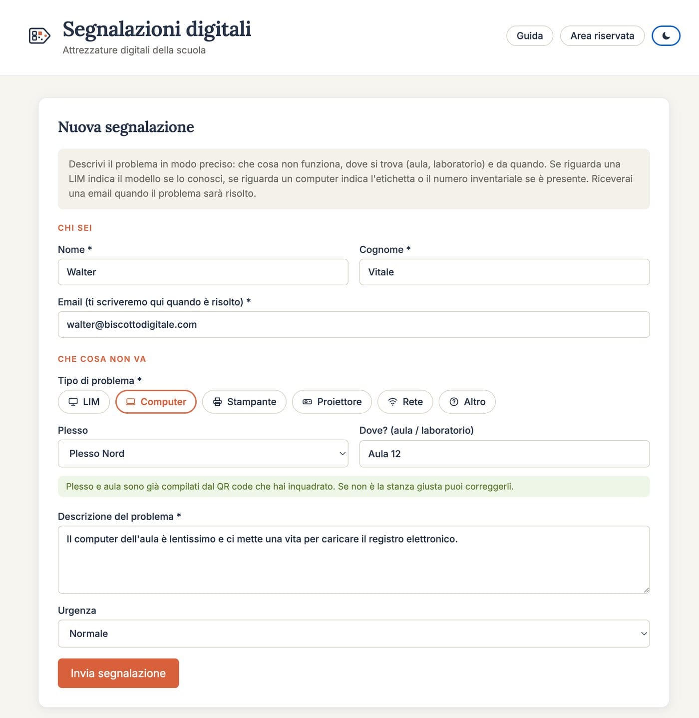 Il modulo di segnalazione di Ticketing Scuola, aperto dal QR code con plesso e aula già compilati